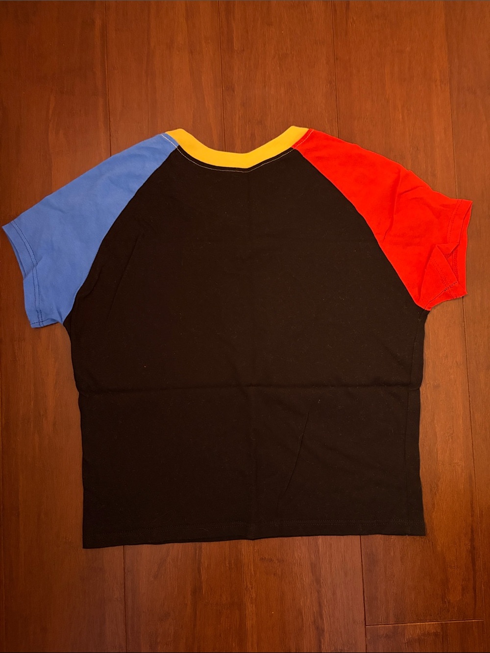 Hot Topic - Pomni Shirt - Picture 2 of 3